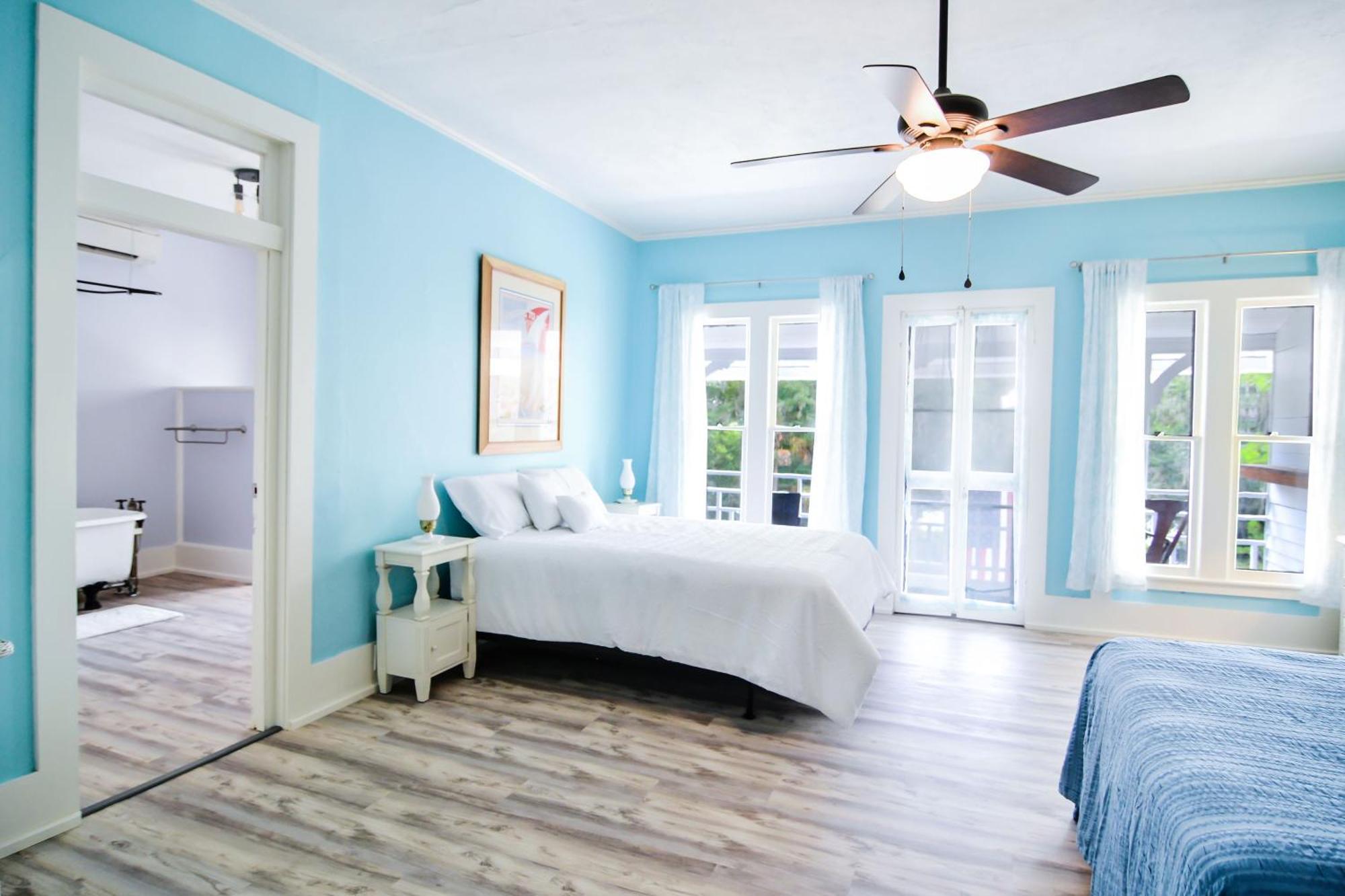 Blue Sky Manor Hotel Interlachen Exterior photo